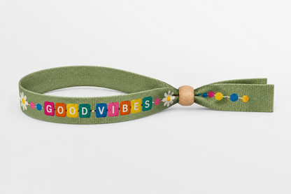 Groen katoenen polsbandje met kleurrijke Good Vibes-print