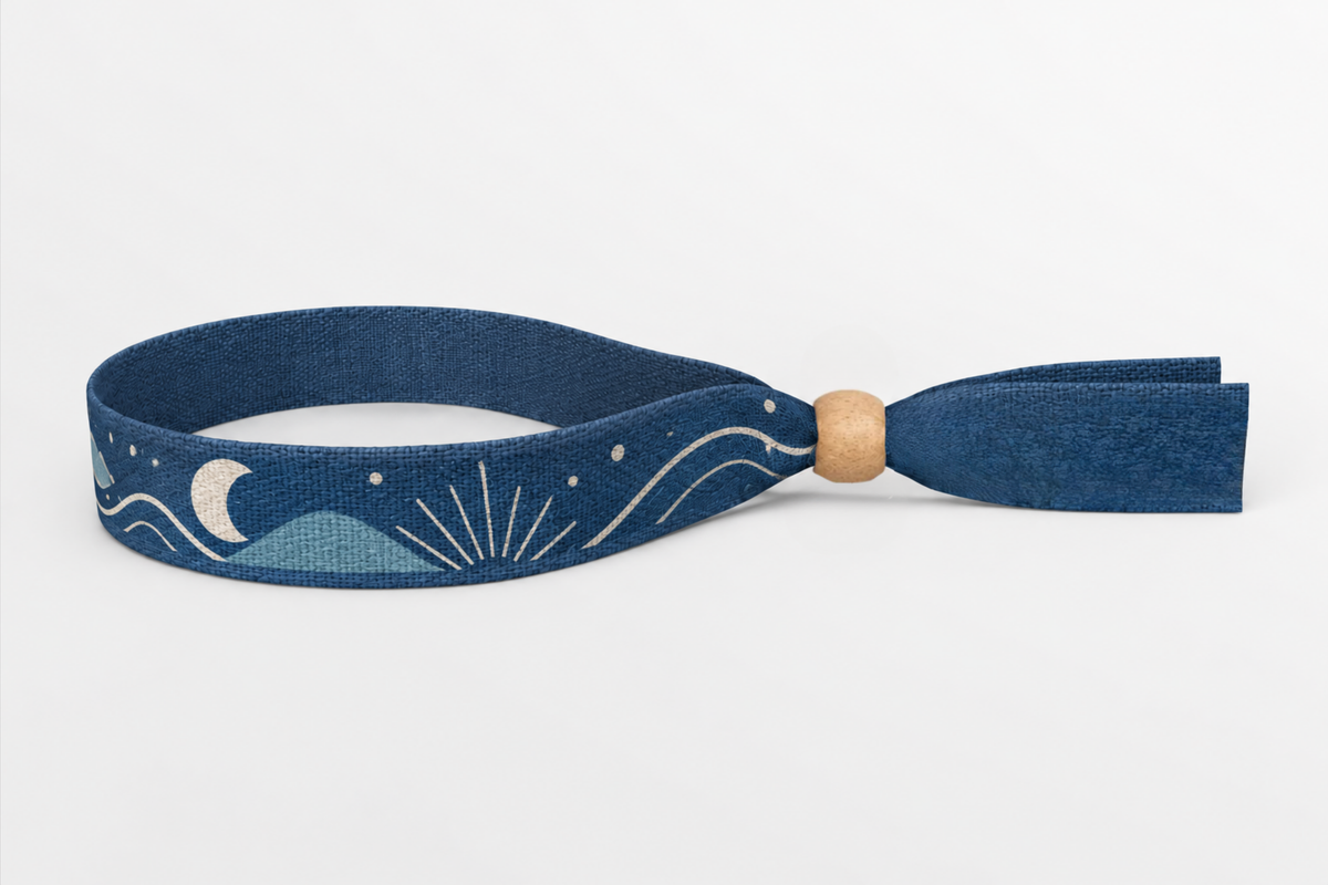 Marineblauw katoenen polsbandje met bedrukt maan- en golfontwerp
