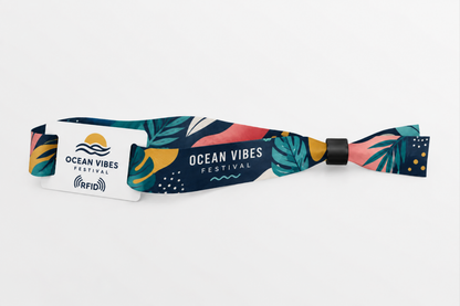 RFID-polsbandje van rPET-stof met kleurrijke tropische festivalprint