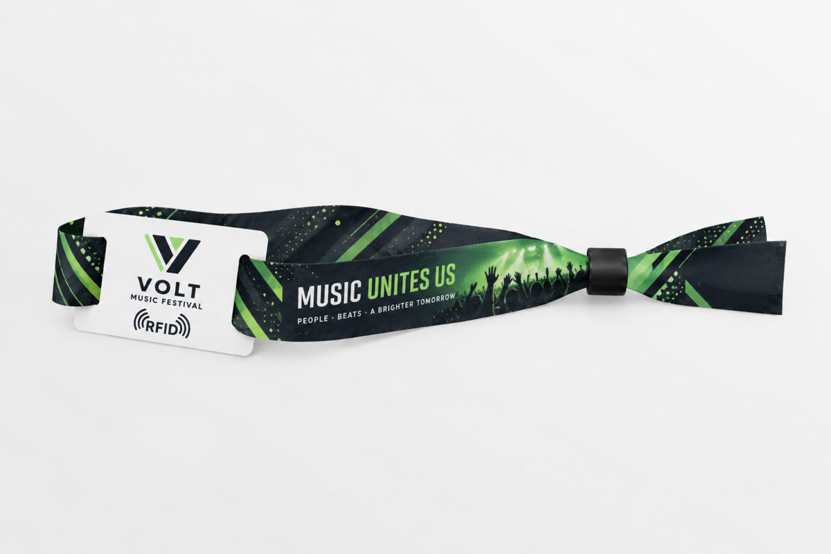 RFID-polsbandje van rPET-stof met donkergroene muziekfestivalprint