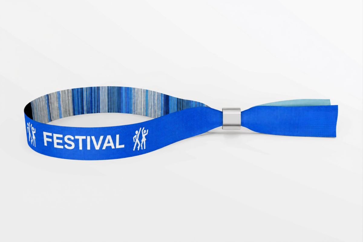 Blauw geweven stoffen polsbandje met wit festivallogo